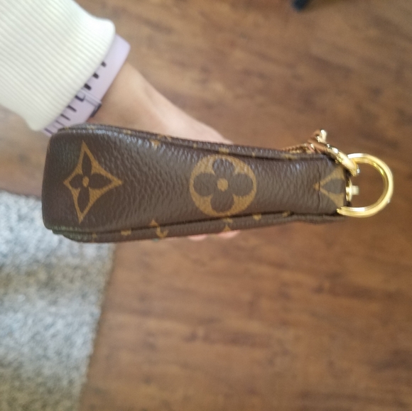 SOLD New Louis Vuitton Mini Pochette Accessories - Picture 5 of 15